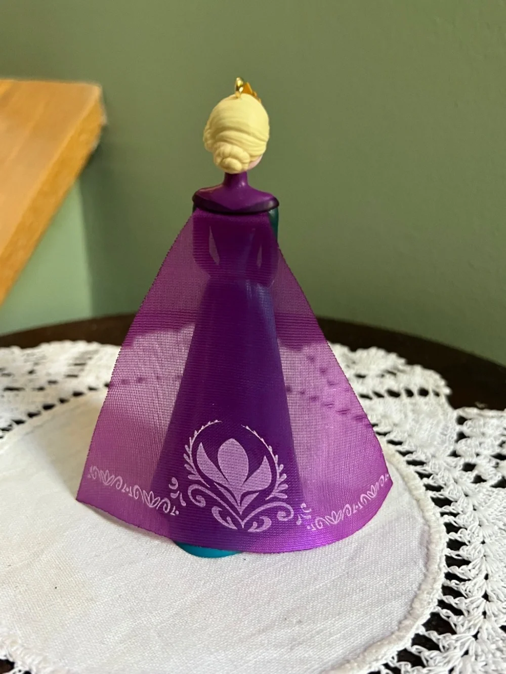 New In Box Hallmark “Coronation Day” 2017 ornament. DISNEY FROZEN FILM